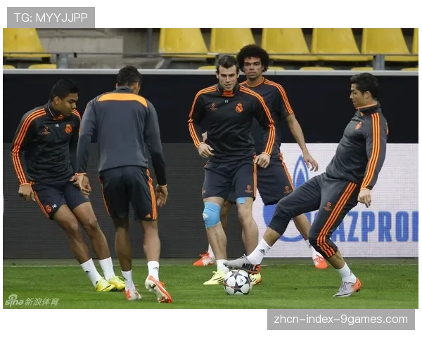 皇家马德里公布欧冠次回合赛前训练，贝林厄姆单独进行恢复性练习