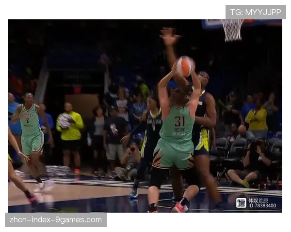 自由人约内斯库砍下三双,其中8次助攻来自守转攻阶段 自由人约内斯库砍下三双,其中8次助攻来自守转攻阶段